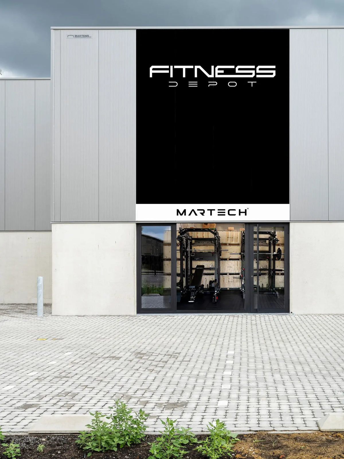 De showroom van Fitnessdepot in Ranst met opgestelde krachttoestellen
