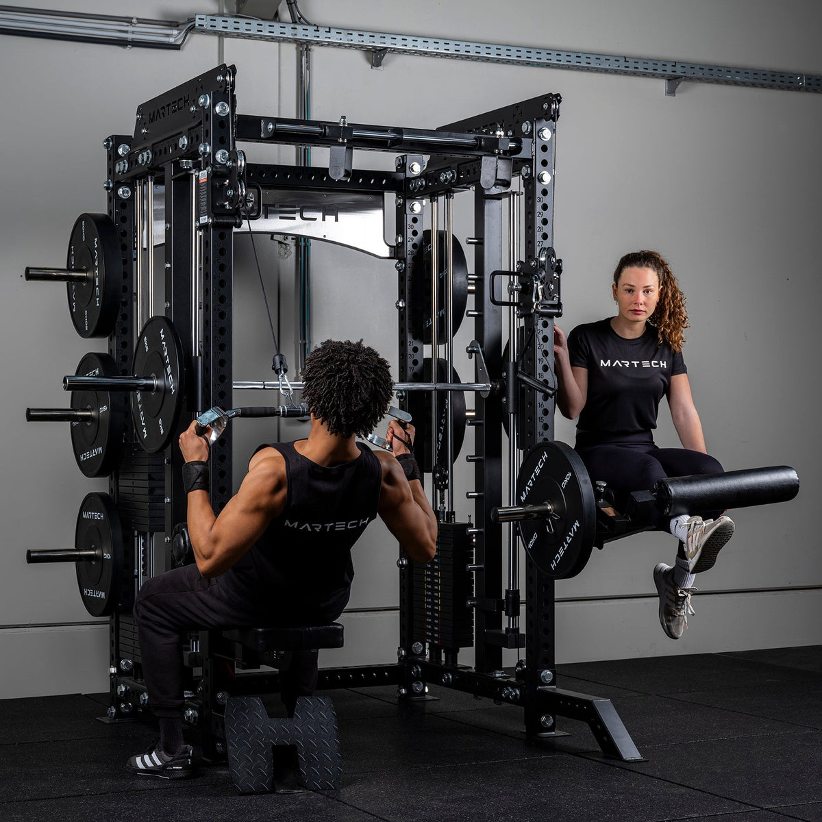Martech M8 power rack met halterstang, schijven en bank