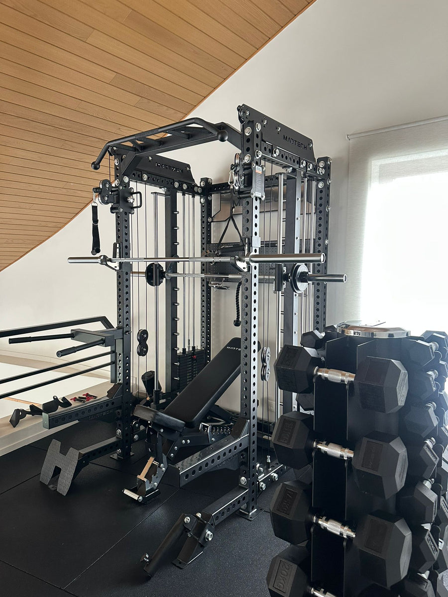 Martech M8 3IN1 rack in een ingerichte gym